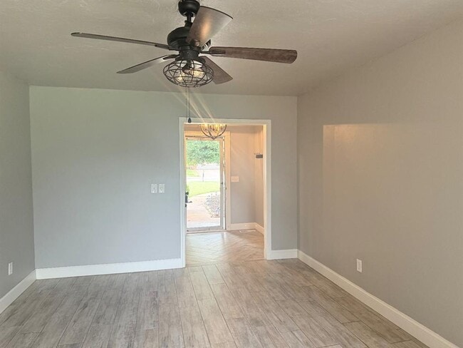 Photo - 405 Partridge Ln