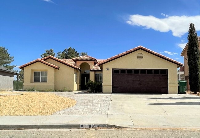 Building Photo - Highly Desirable Golf Course Neighborhood Rental