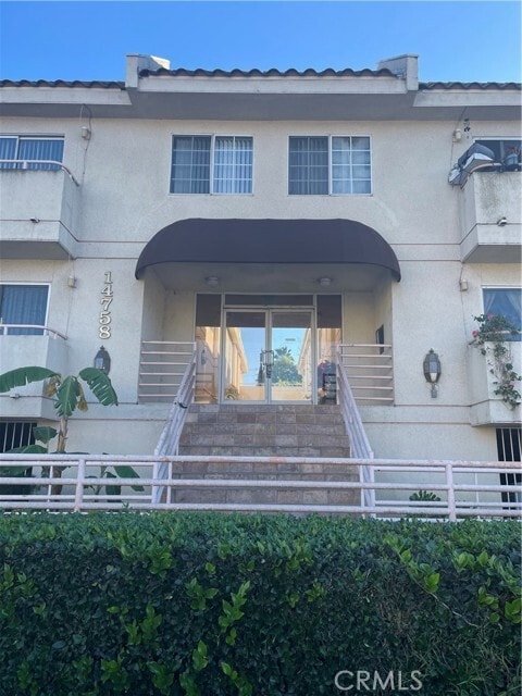 Building Photo - 14758 Magnolia Blvd Unit 102