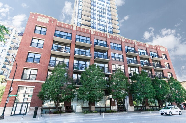 Building Photo - 210 S Desplaines St Unit 1011 Rental