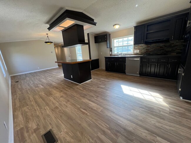 Photo - 3 Bedroom, 2 Bath Mobile Home in Dearing