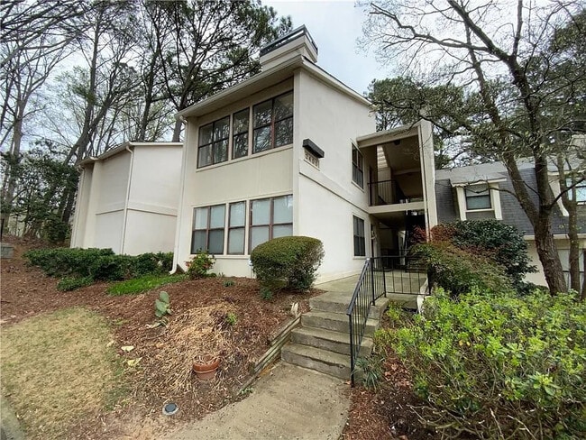 Room in Condo on Huntingdon Chase