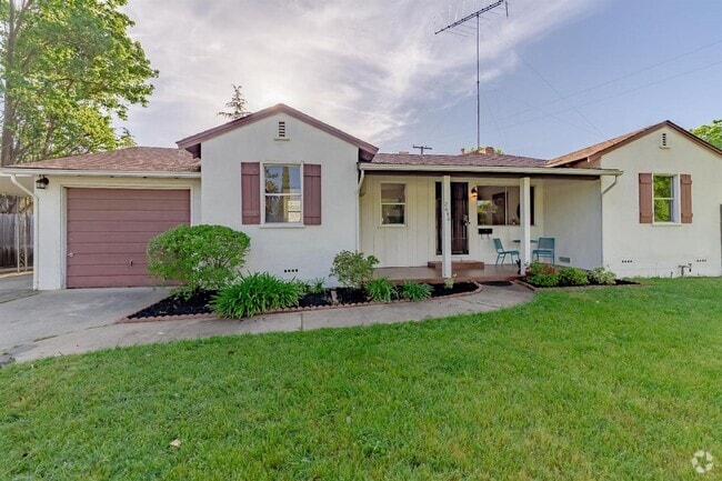 Building Photo - Charming 3-Bedroom Rental on a Quiet, Tree...