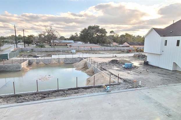 Photo - 311 Cyclamen St