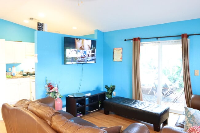 Photo - 2122 E Ridge Circle East