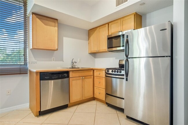 Photo - 2630 SW 28th St Unit 53