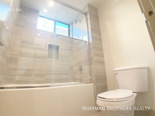 Photo - 115 S St Andrews Pl Unit 5