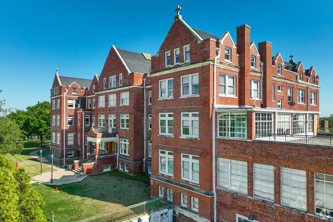 Primary - Victory Arts Center Apartments