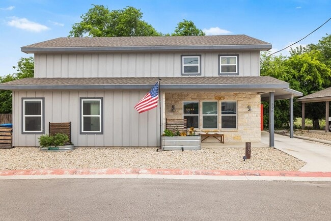 Building Photo - 506 Burleson Blvd N Rental