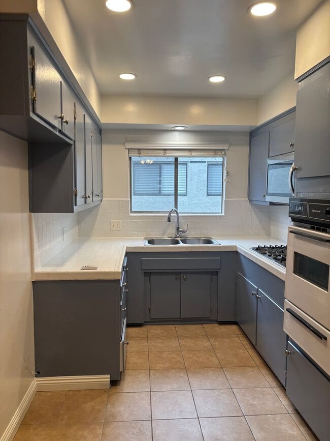 Photo - 1147 San Rafael Ave Unit F