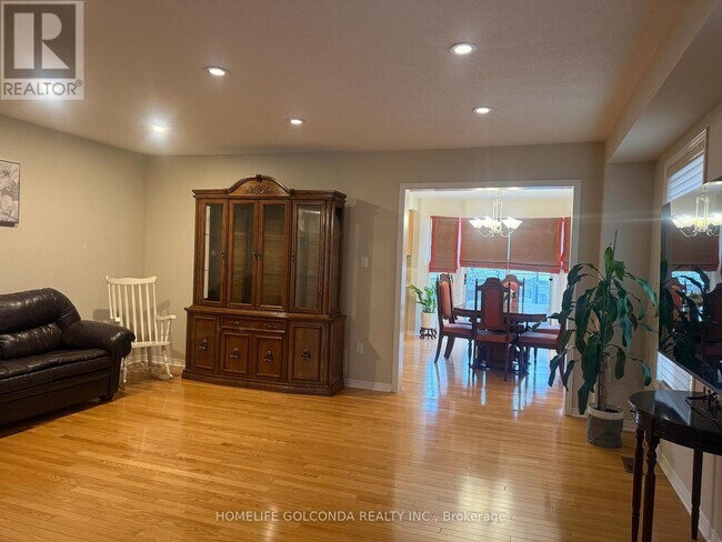 Photo - 74 Rideau Dr
