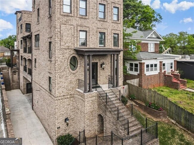Photo - 629 Boulevard NE