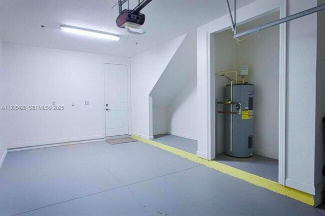 Photo - 833 Millbrae Ct