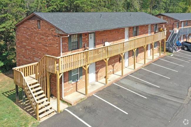 Woodlawn Apartments - Woodlawn Apartments