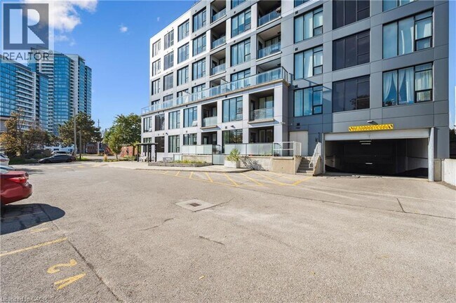 Photo - 690 King St W Unité 210