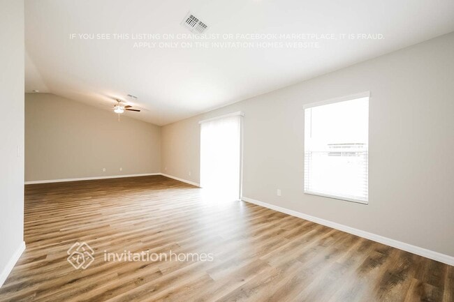 Photo - 402 Kostner St