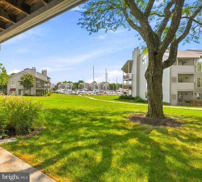 Building Photo - 7022 Channel Village Ct Unit T1