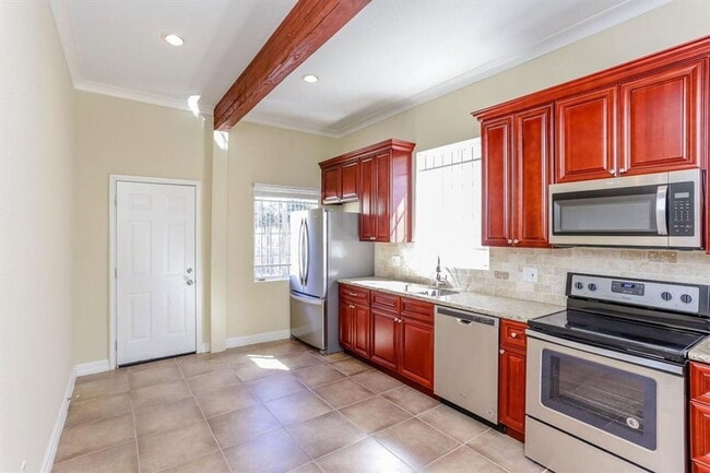 Photo - 612 W Alabama St