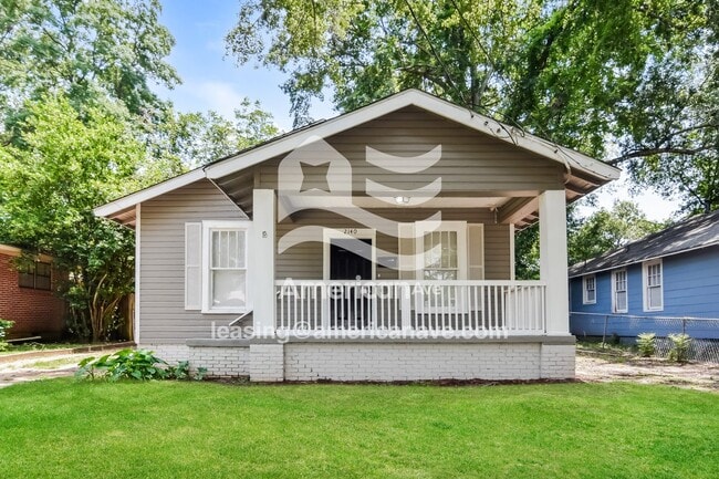 Building Photo - 2140 Winona Ave