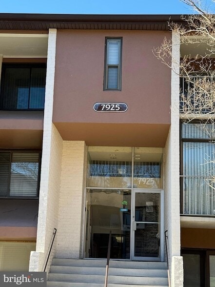 Building Photo - 7925 Mandan Rd Unit 204