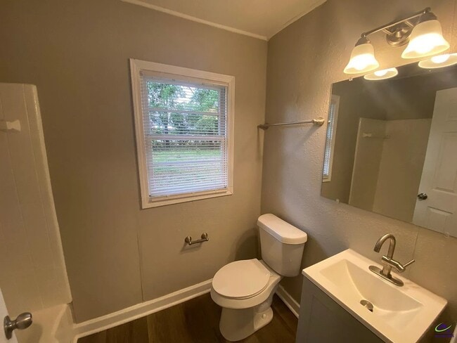 Photo - 827 Oak Ridge Dr