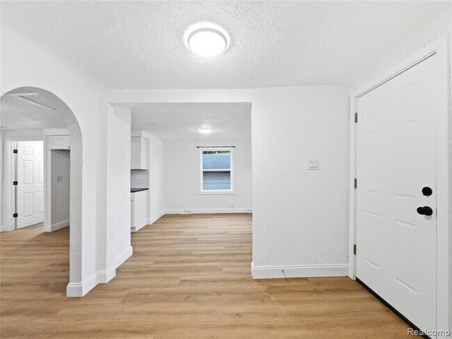 Photo - 2124 Bernice Ave