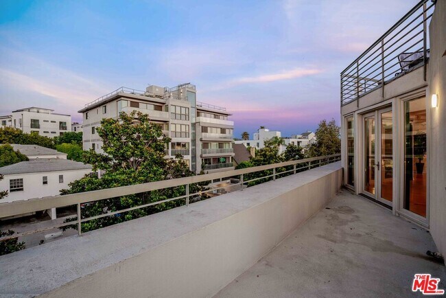 1645 Malcolm Ave Unit 302
