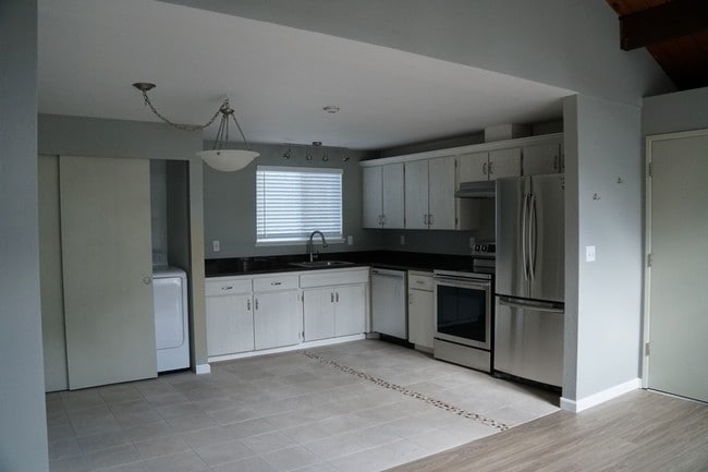 Building Photo - 16425 NE 91st St Unit #4