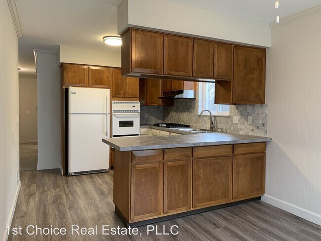 Photo - 825 W Thomas L Pkwy