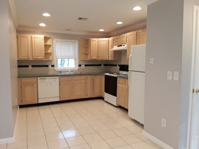 Photo - 717 Freehold Rd