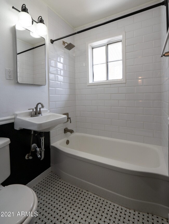 Photo - 908 W MacKenzie Dr