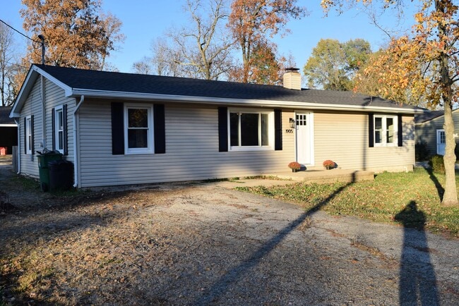 Photo - 1905 Ryan Rd