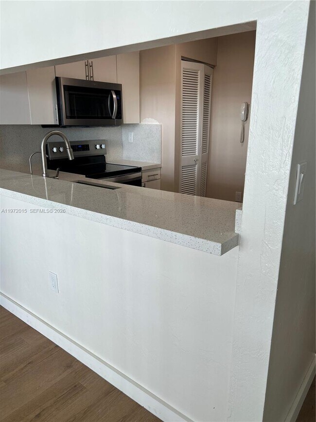 Photo - 600 NE 36th St Unidad 1519