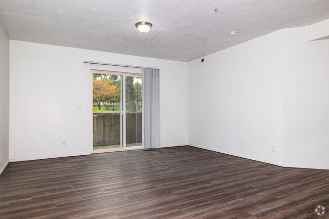 2BR, 2BA - 1,120SF - Living Room