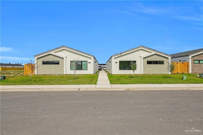 Building Photo - 23 Robin Rd Unit Apt#1