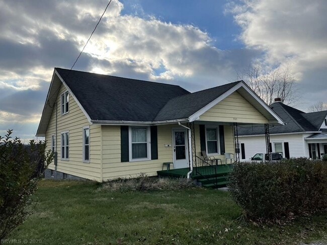 Photo - Charming Home with Large Backyard Near Rad...
