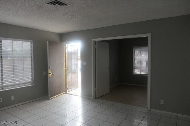 Photo - 4398 Bramblewood St