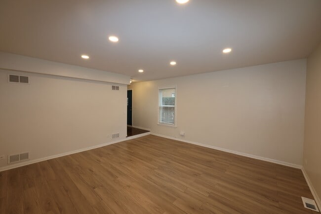 Photo - 503 E Valley Ln