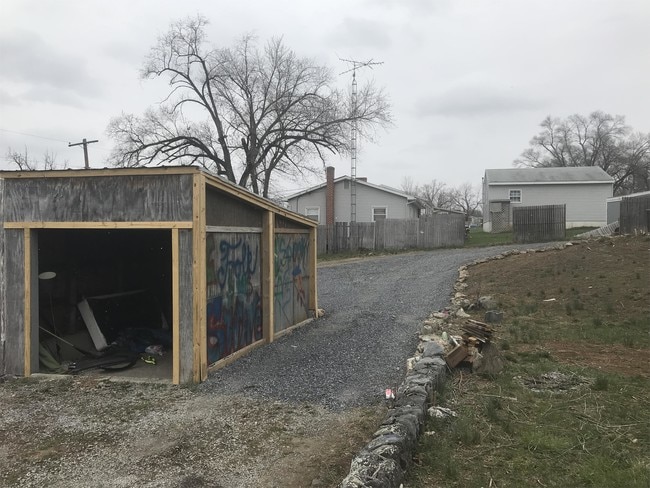 Photo - 203 E Moler Ave