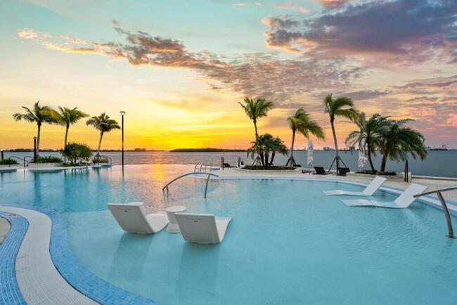 Building Photo - Biscayne Shores Rental