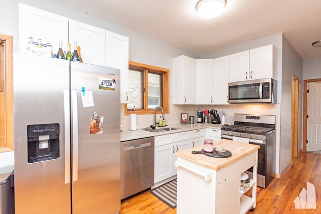 Photo - 844 N Wood St Unit 2