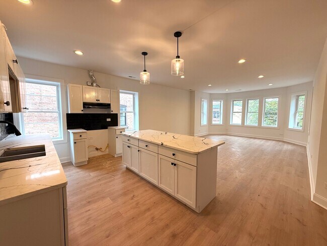 Photo - 7841 S Essex Ave Unidad 1S