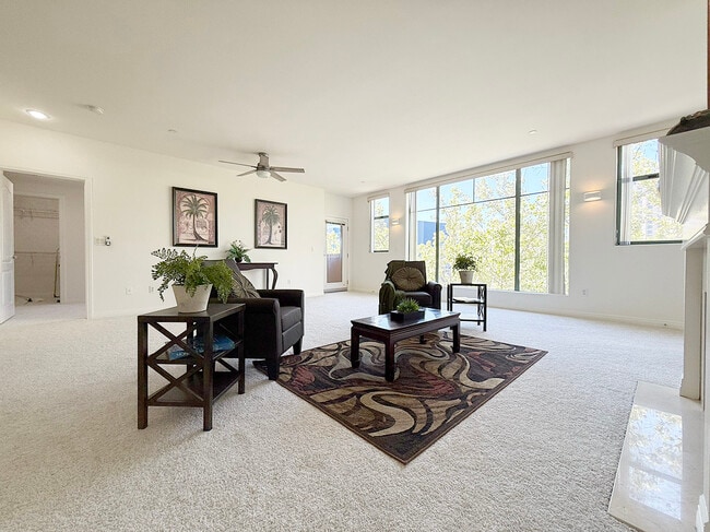 Photo - 144 S 3rd St Unidad 529