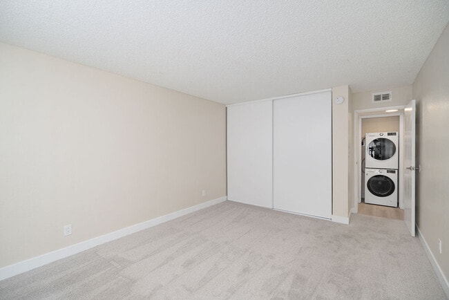 Lynwood Knolls