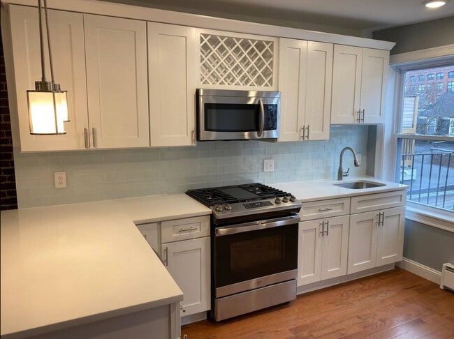 Building Photo - 35 Chelsea St Unit 3