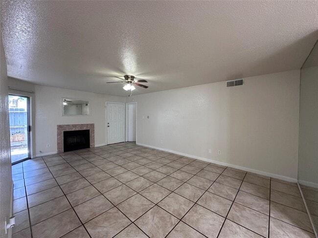 Photo - 9700 Leawood Blvd Unidad 1113