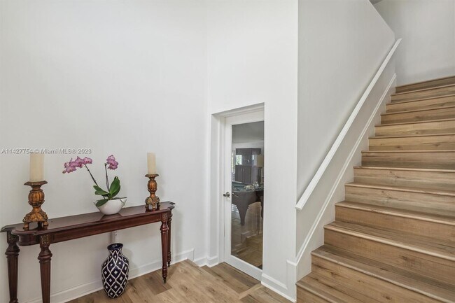 Photo - 6300 SW 144th St