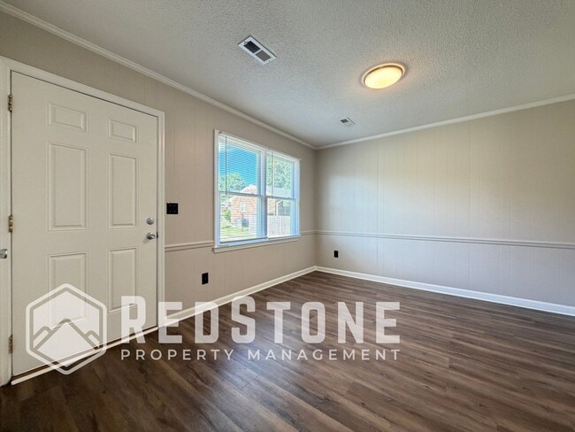 Photo - 327 E Parker St