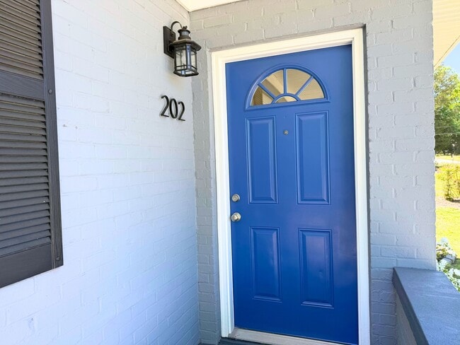 Photo - 202 Mayflower St