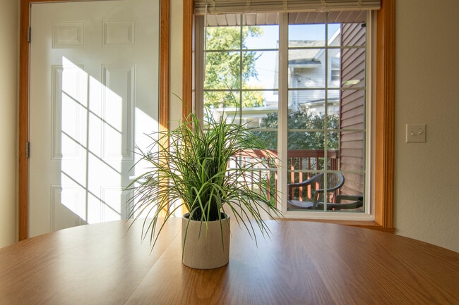 Sunny dining room - 129 16th St S